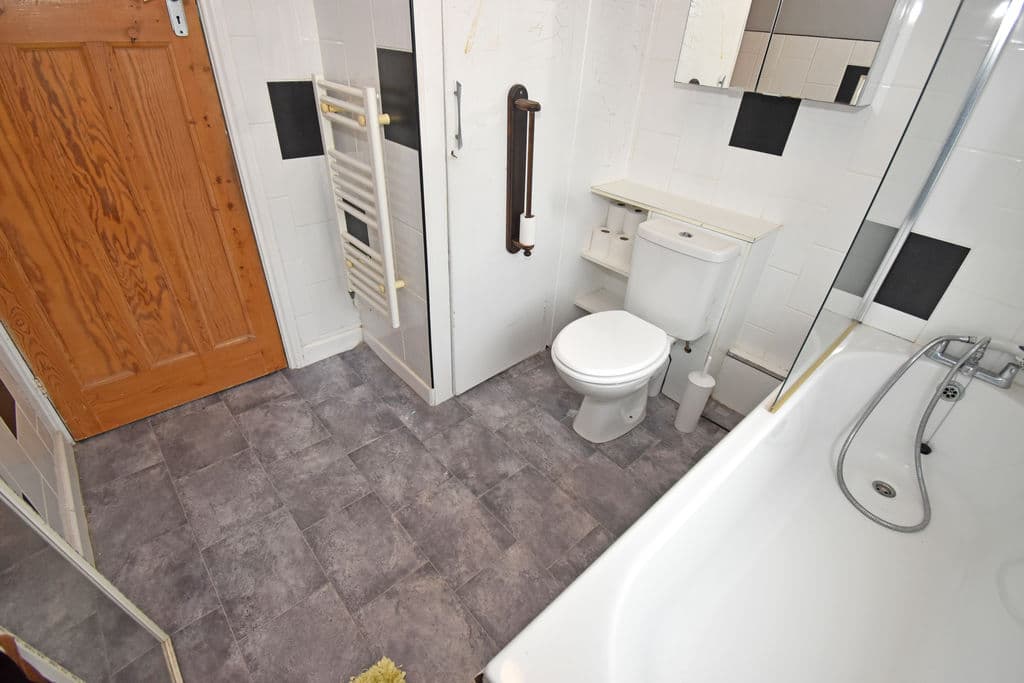 Avalon, Rue Des Francais, Castel